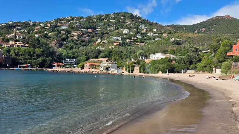 Proximity to La Figueirette Beach