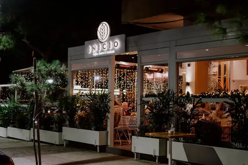 Favoritos Locales para Comidas Informales en Alimos