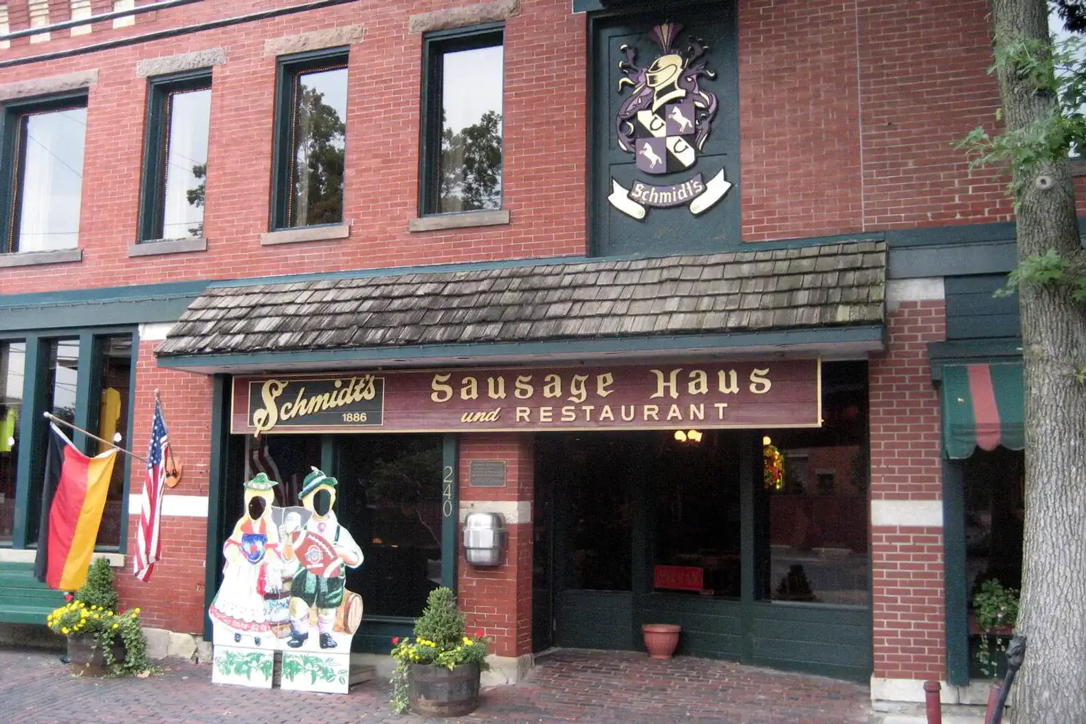 Just 3 blocks from the famous Schmidts Sausage Haus