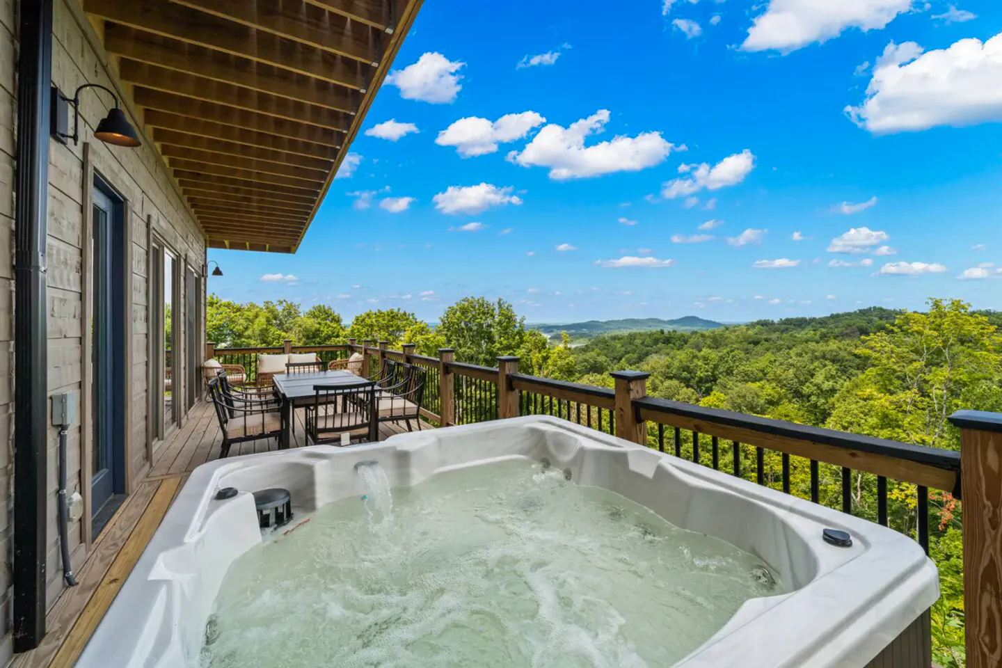 LUXE-Views-Pool-Resort Beach-Pets-Arcade-Hot Tub – photo 2