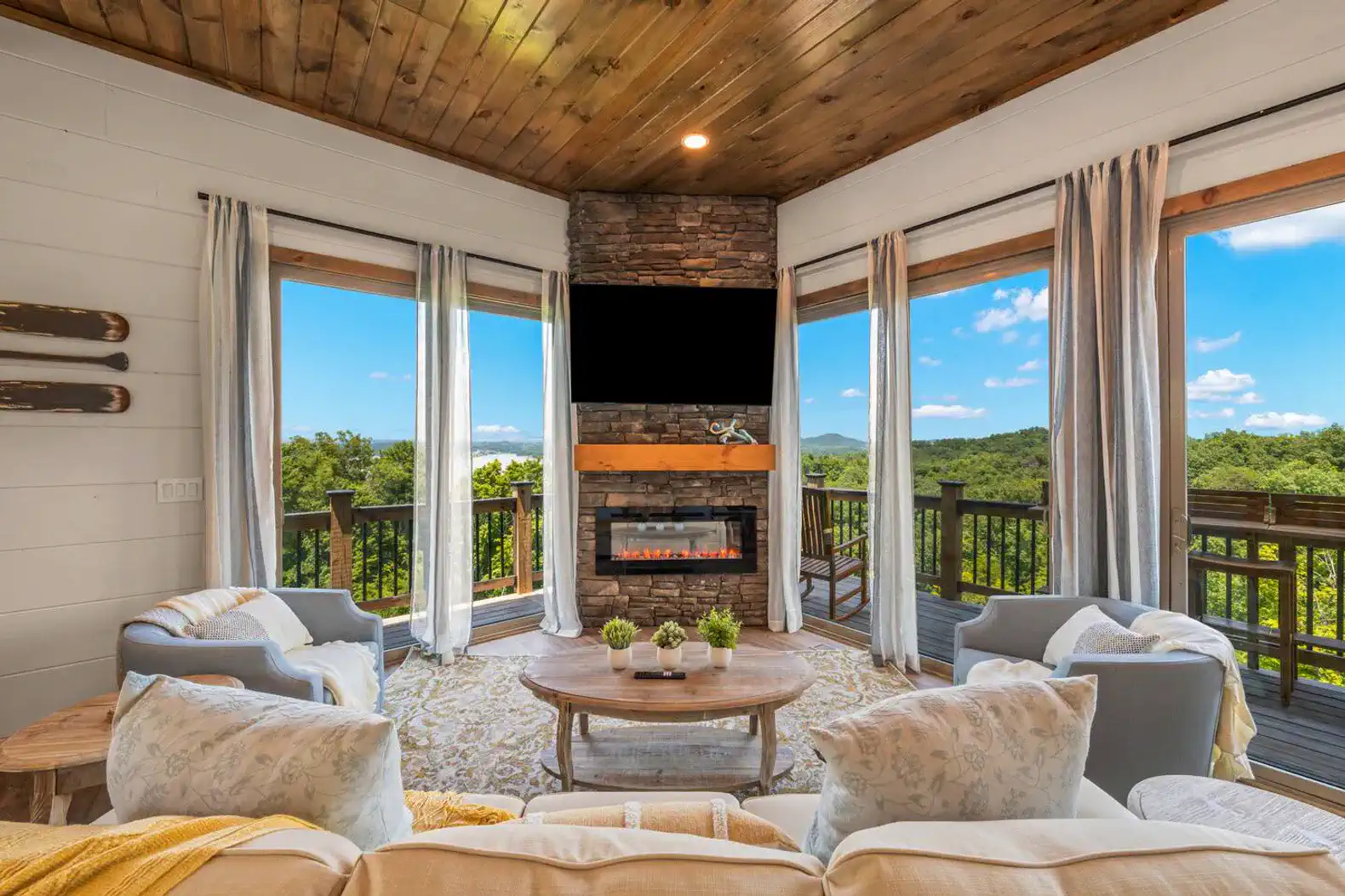 LUXE-Views-Pool-Resort Beach-Pets-Arcade-Hot Tub – photo 1