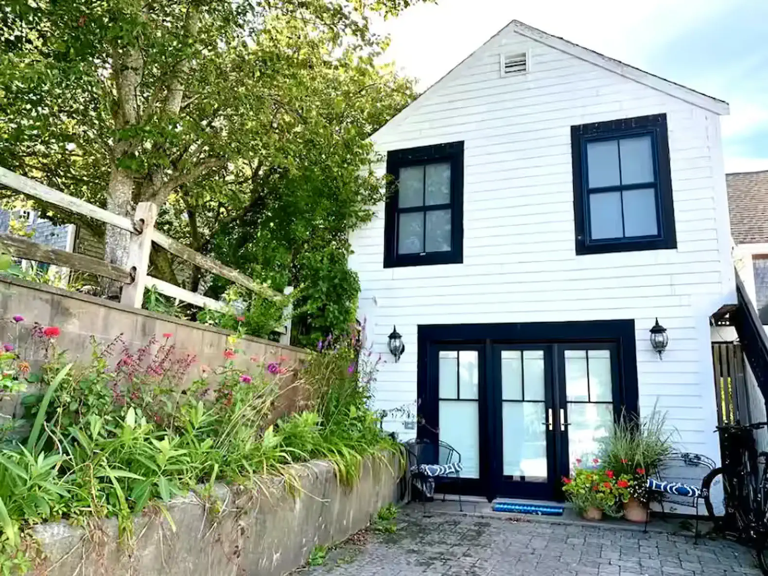 Cozy West End Cottage w/ Parking 1st & 2nd floors