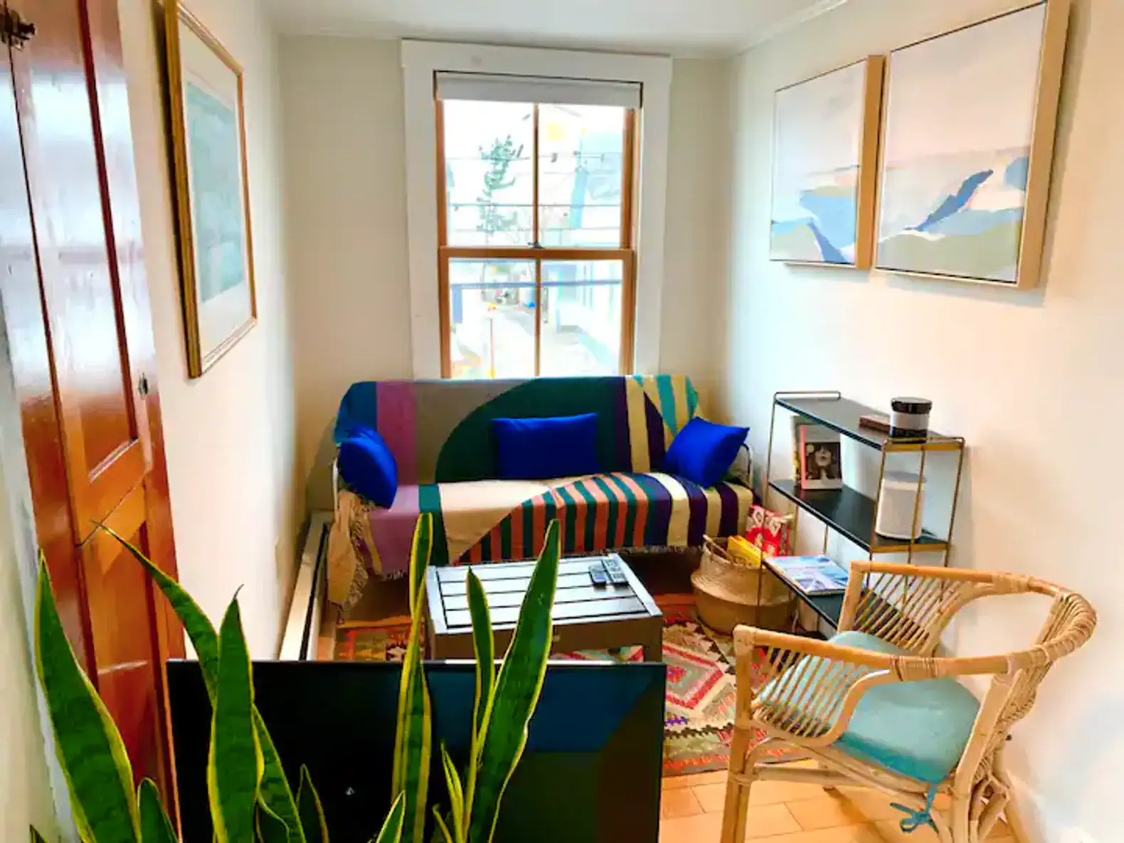 Cozy West End Cottage w/ Parking 1st & 2nd floors photo 4