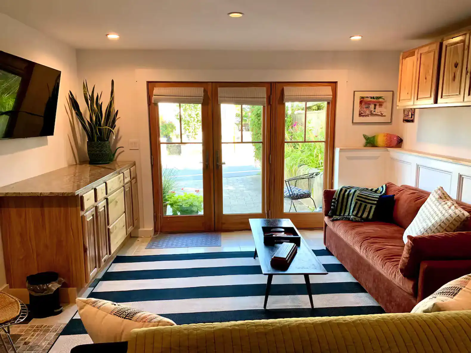 Cozy West End Cottage w/ Parking 1st & 2nd floors photo 2