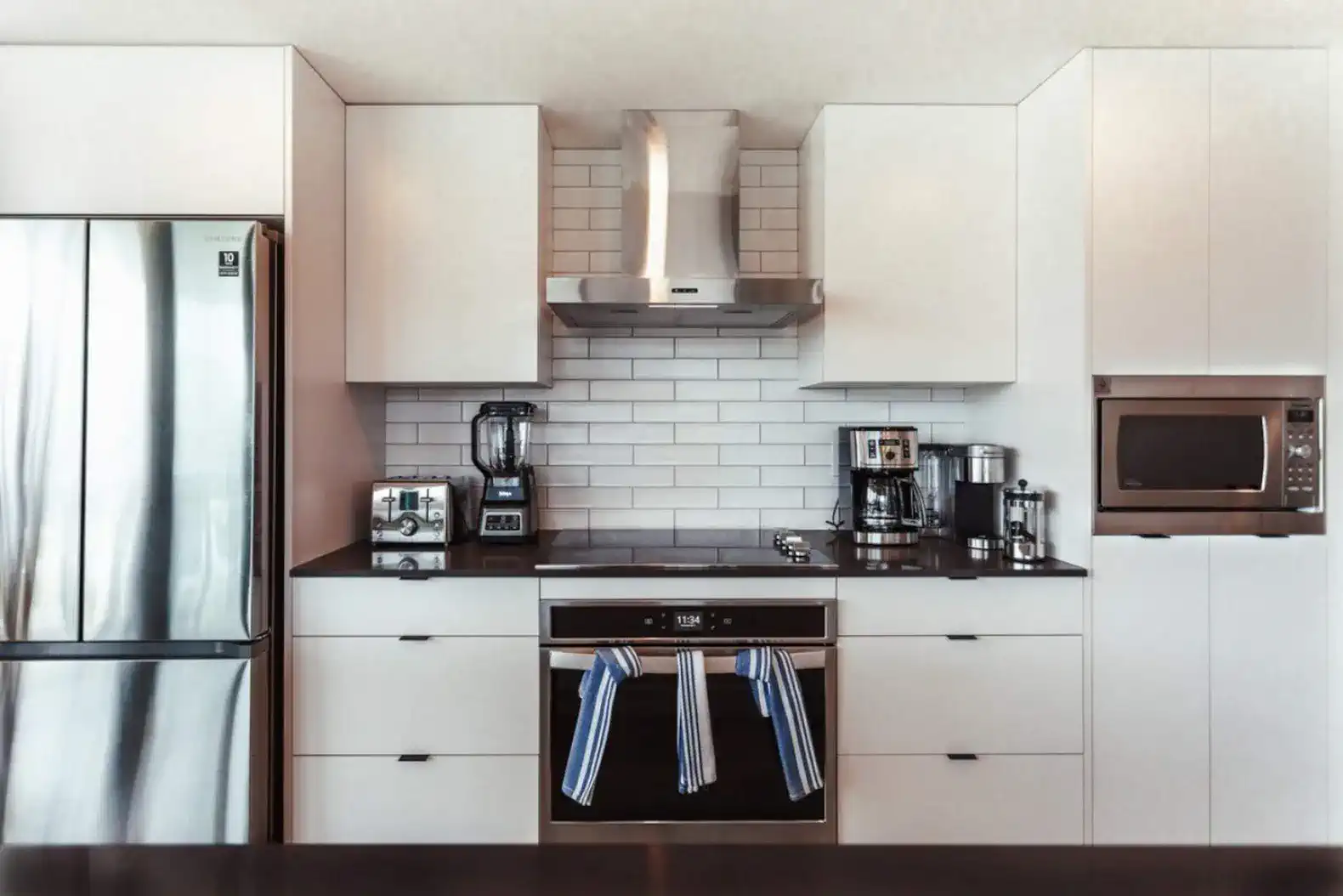 Modern Downtown Retreat with Lake Views – photo 4