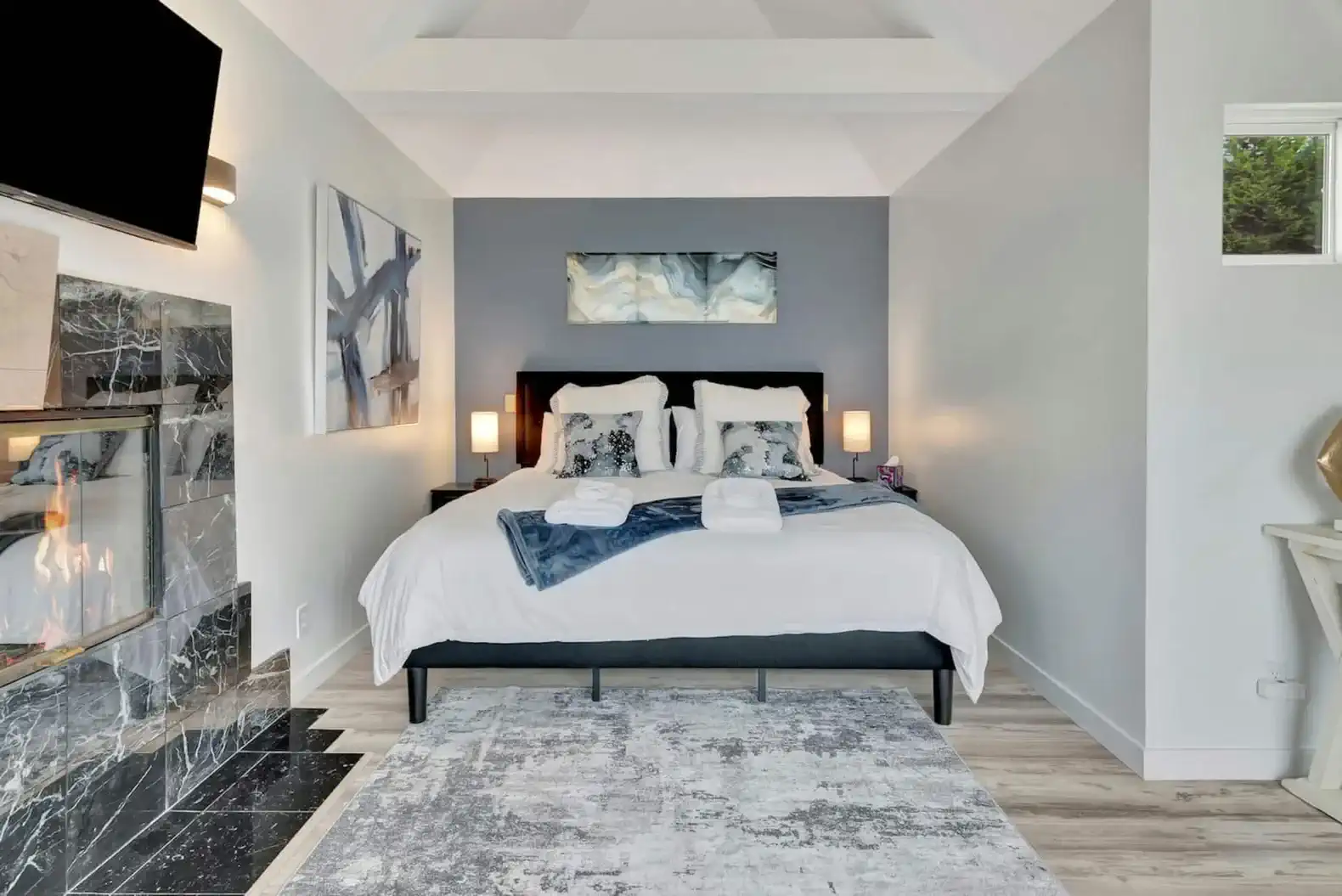 Modern Sunlit Coastal Retreat – photo 3