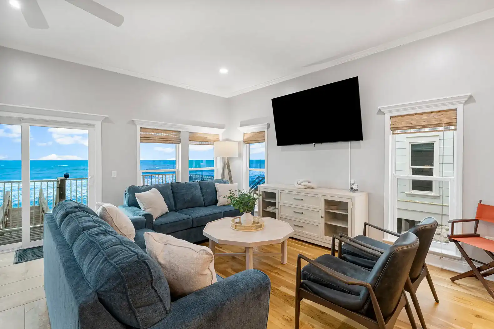 Beachfront Private Home – photo 3