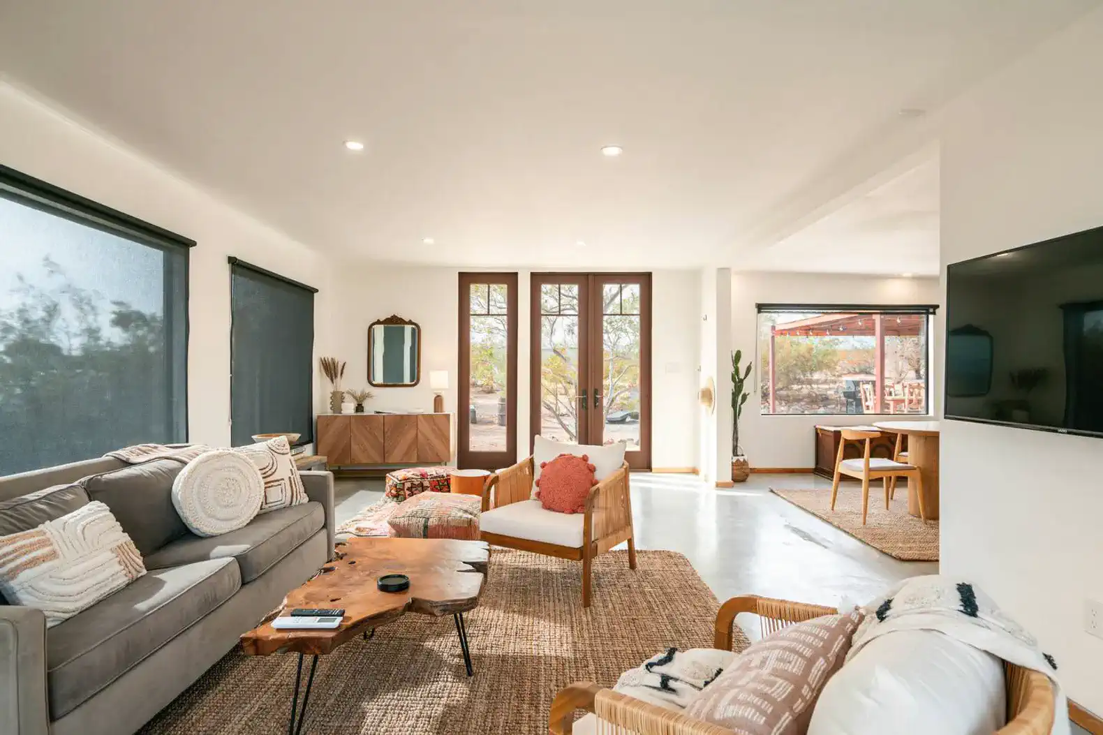 Desert's Edge – photo 2