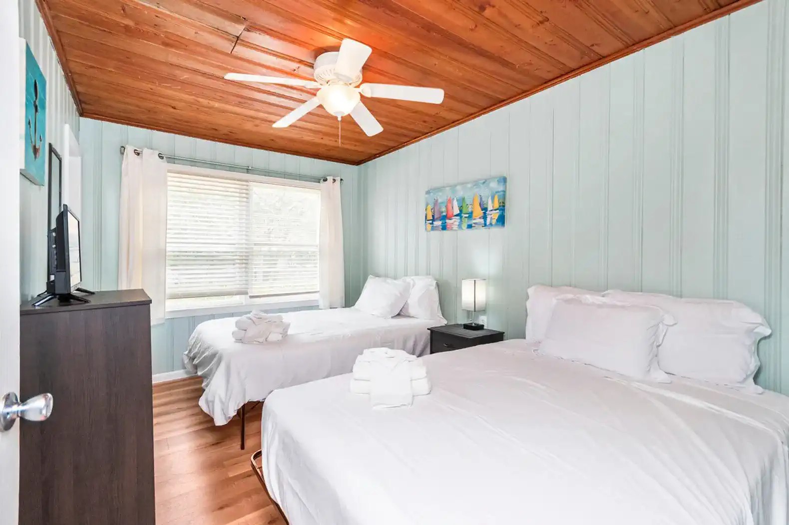 All DOGS welcome! Large saltwater pool, PRIME location – photo 25