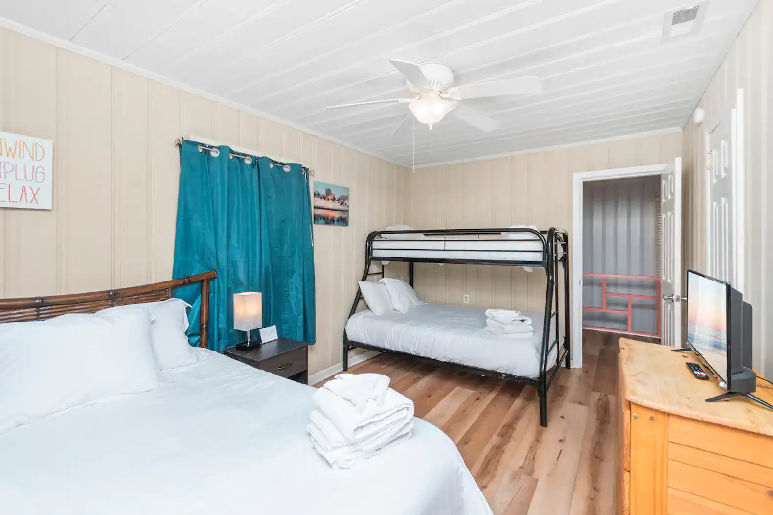 All DOGS welcome! Large saltwater pool, PRIME location – photo 27