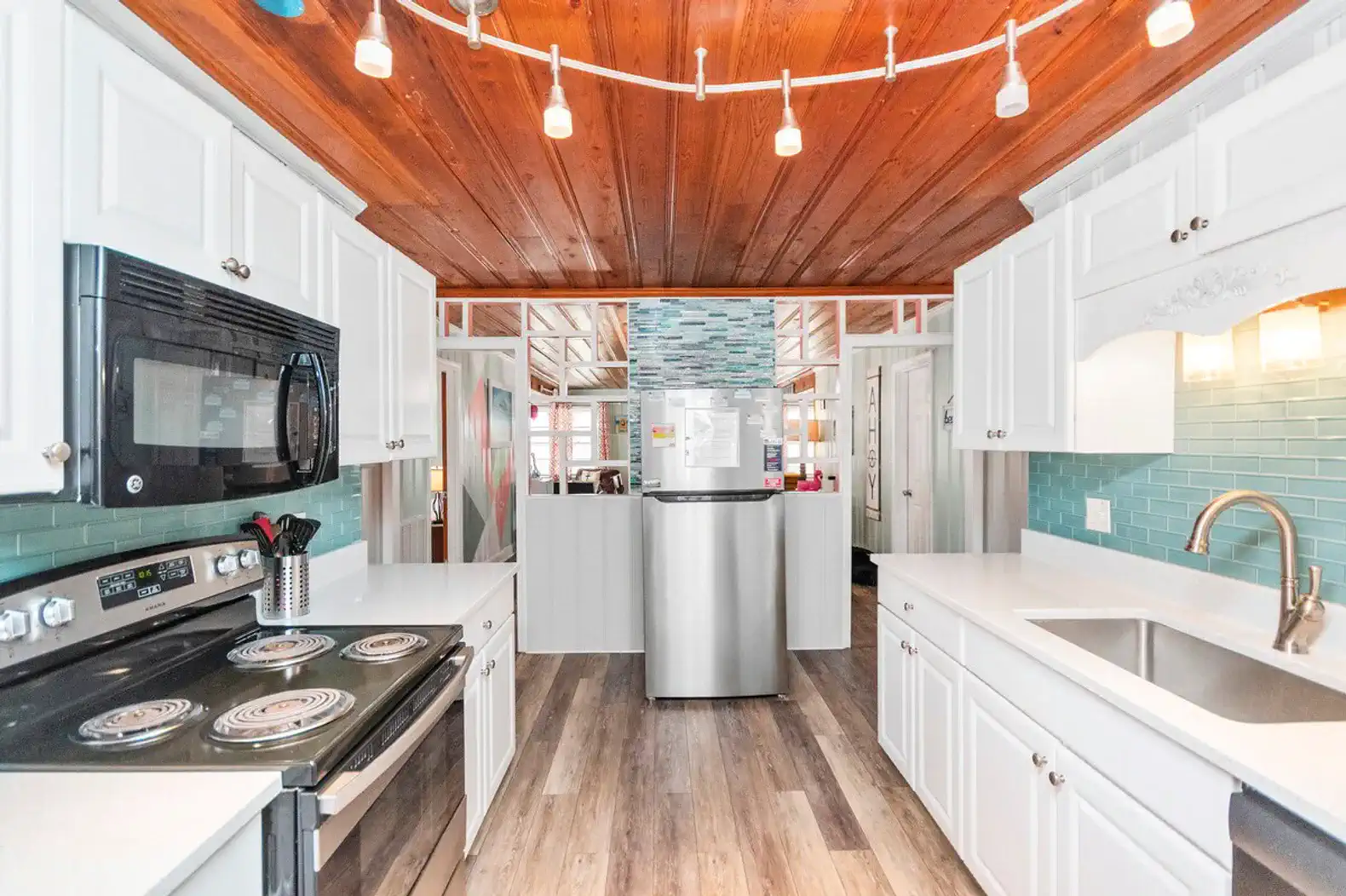 All DOGS welcome! Large saltwater pool, PRIME location – photo 15