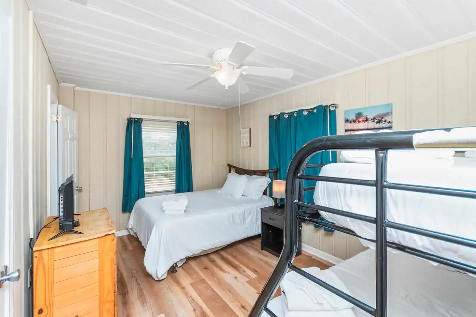 All DOGS welcome! Large saltwater pool, PRIME location – photo 28