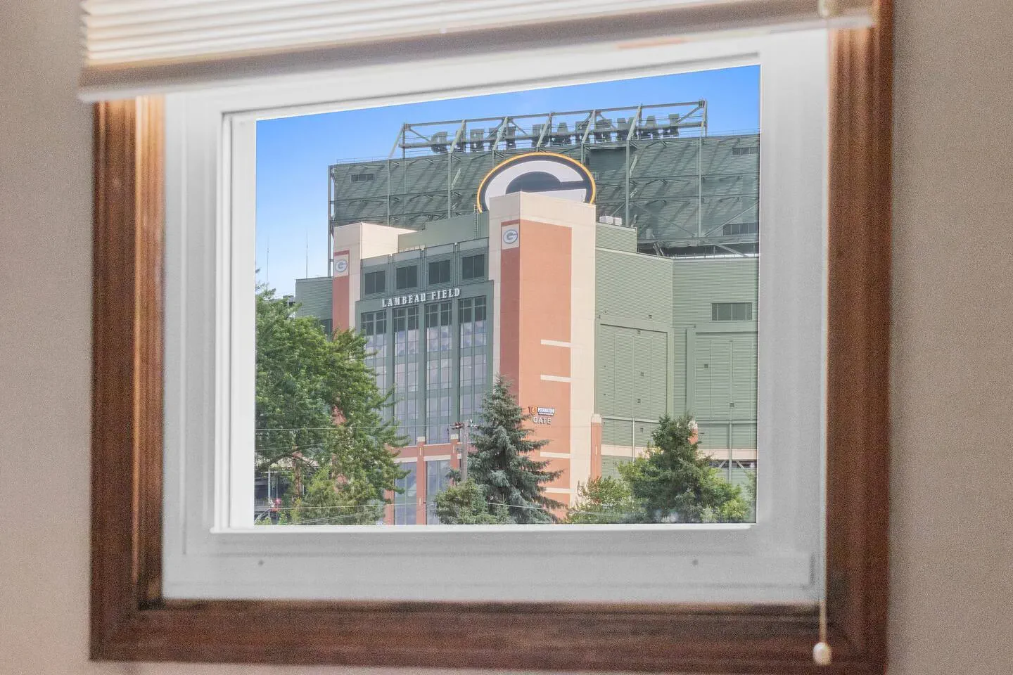 Steps to Lambeau — Green Bay, WI — vacation rental