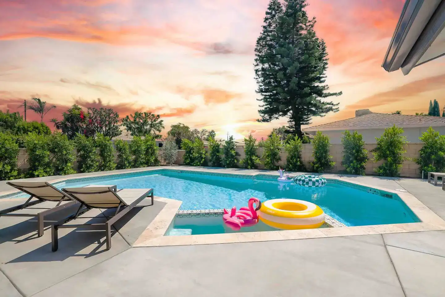 La Villa de la Piscina de Disneyland – foto 1