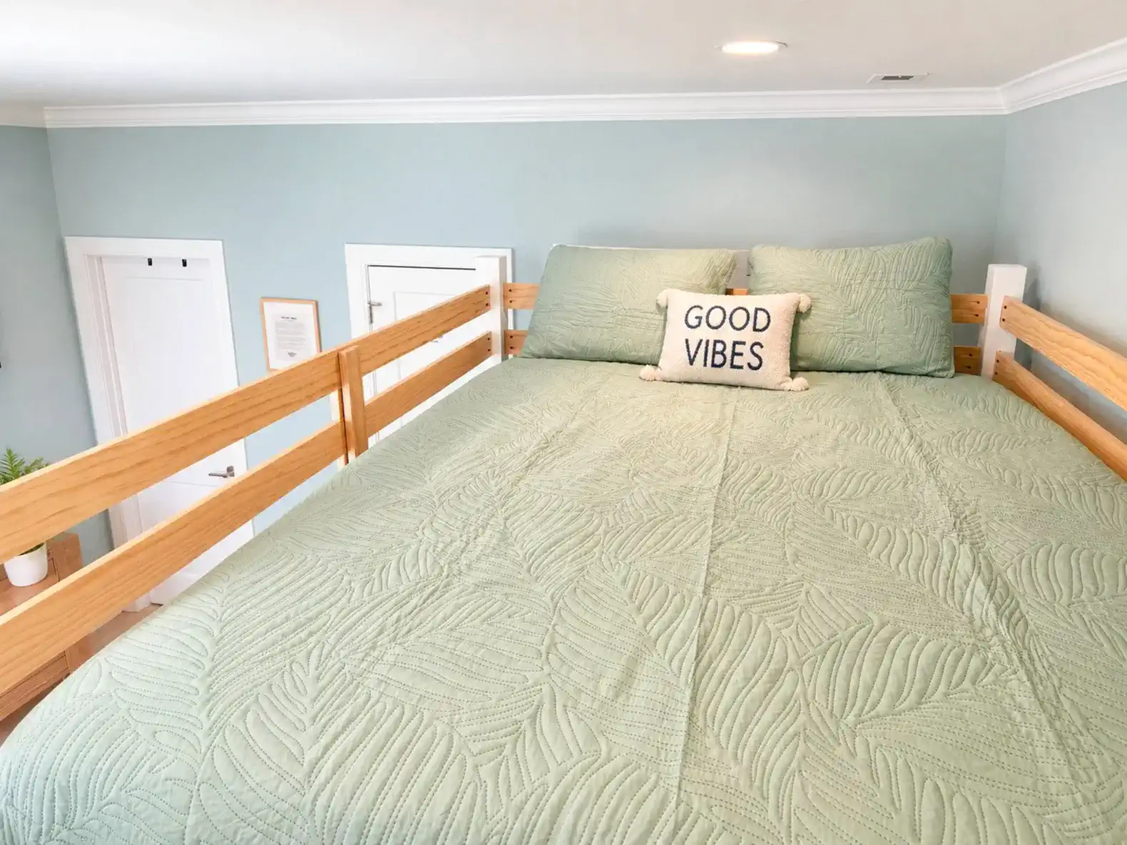 Upper Bunk-Queen Bed