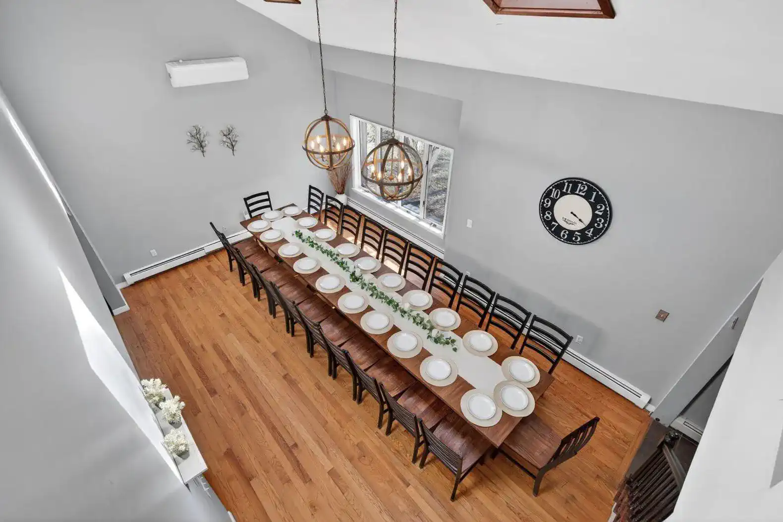 Our dinning area features seating for 22! Perfect for large family gatherings or holiday dinners!