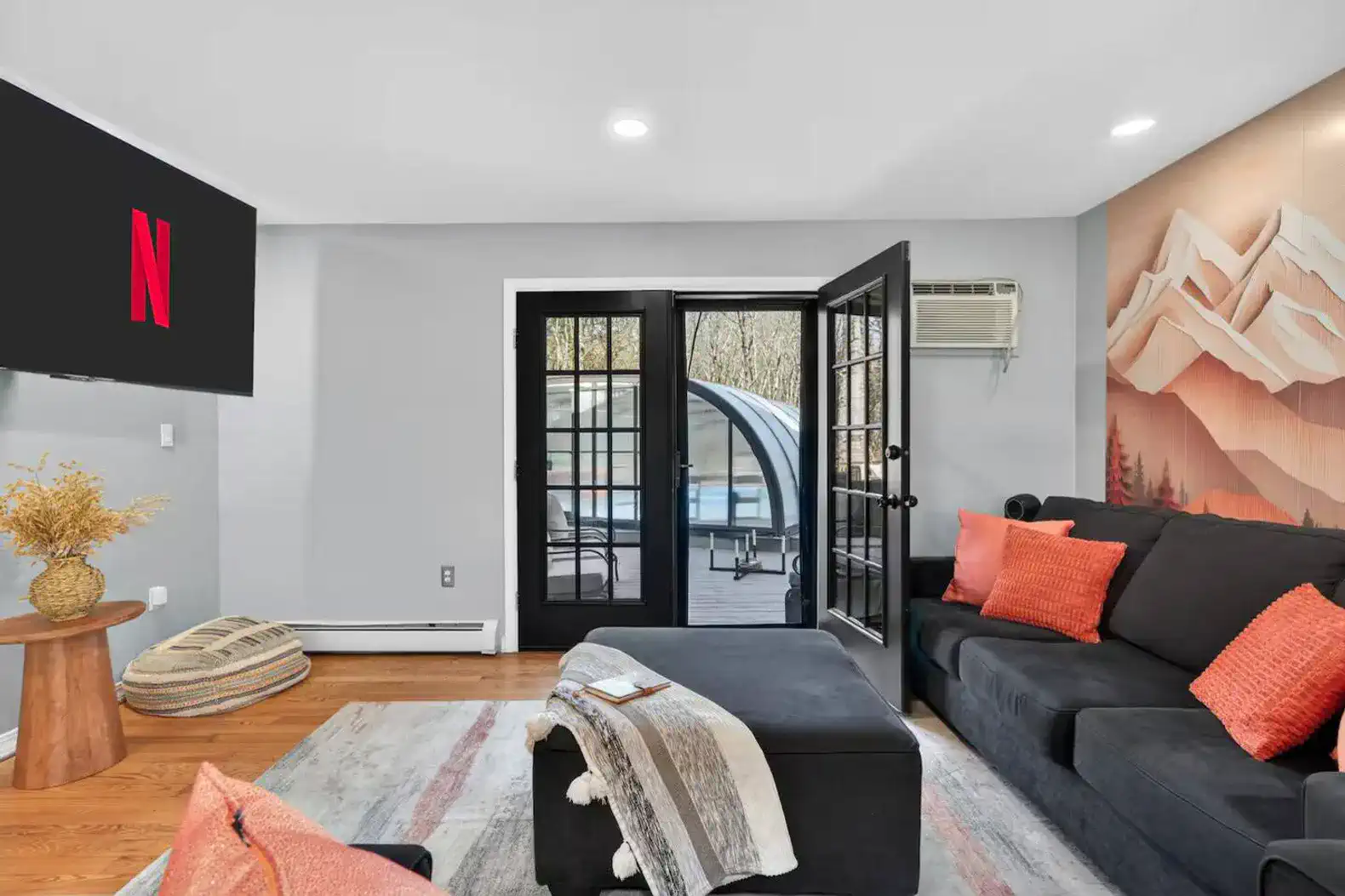 Stylish lounge with Netflix, French doors to deck & private hot tub
