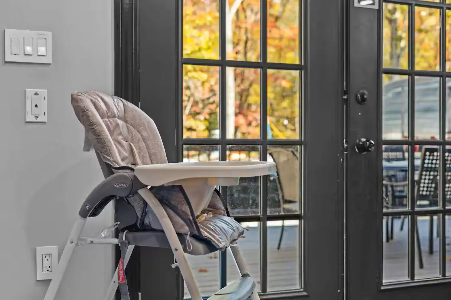 Family-friendly touch with a convenient high chair, perfect for little ones to enjoy meals comfortably. Thoughtfully included to make traveling with kids easier and stress-free.