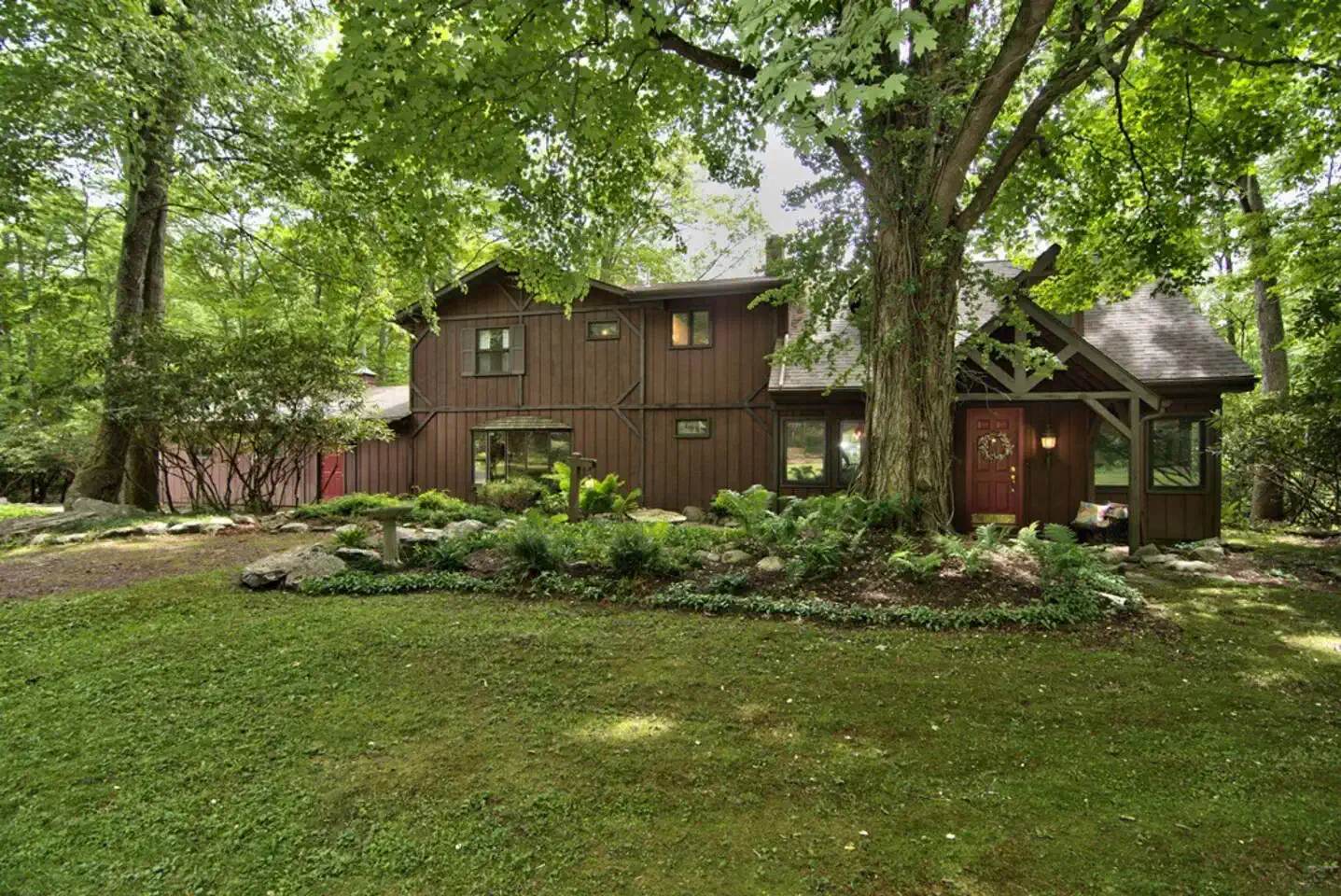 Private 10-Acre Creekside Cabin – photo 1