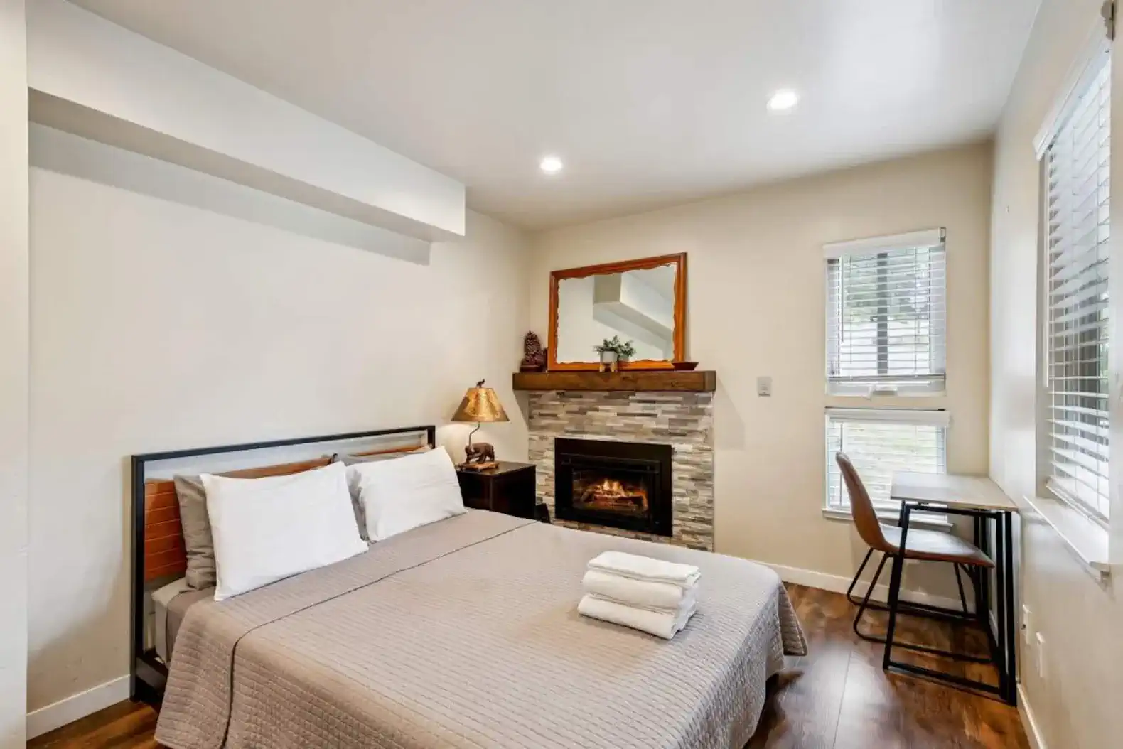 Liftside 2BR+Den at Heavenly – photo 4