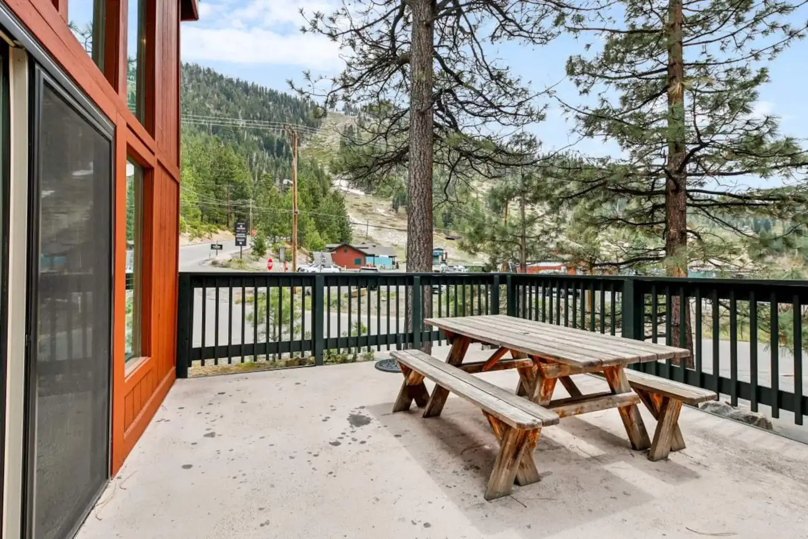 Liftside 2BR+Den at Heavenly – photo 3