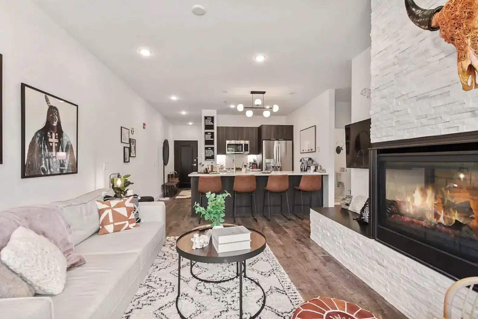 Luxury Condo – photo 2