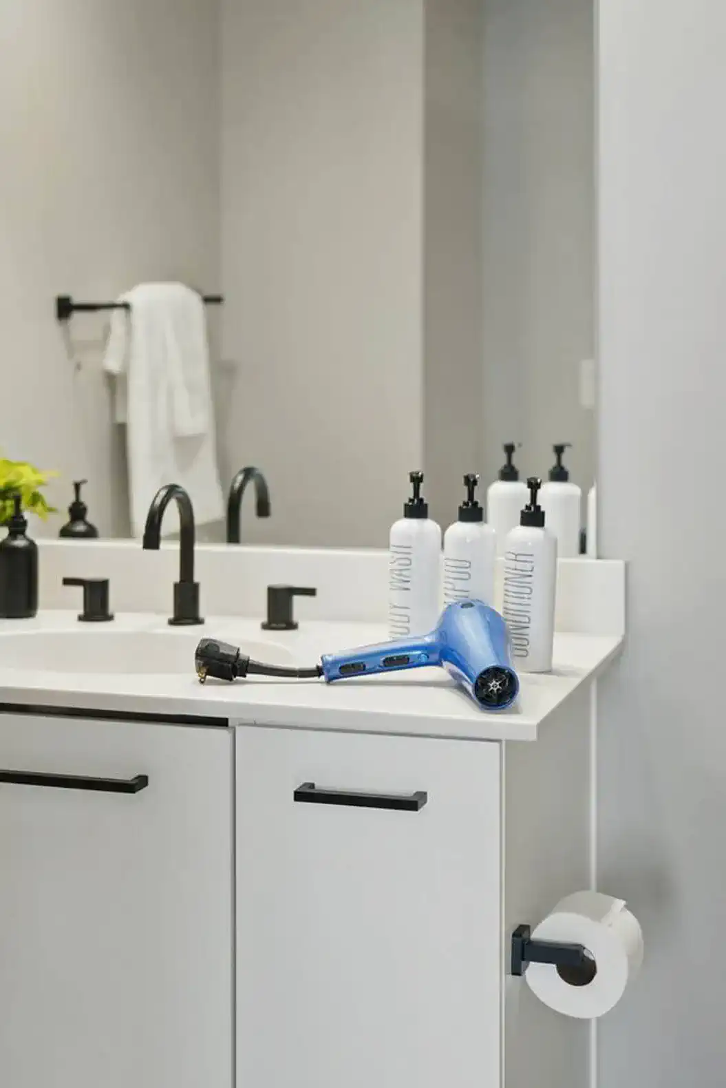No need to pack extra. A hair dryer and full set of shampoo, conditioner, and body wash are provided for your convenience.