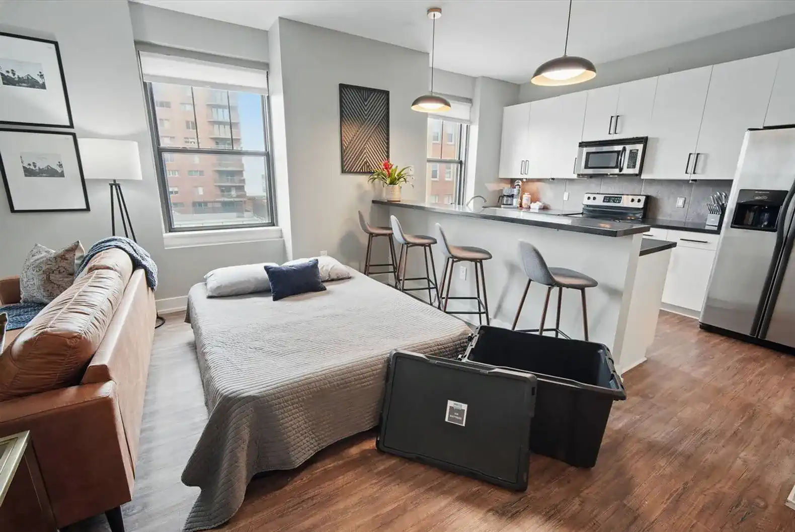 Stylish, Modern and Posh Downtown Kirkwood Suite photo 8