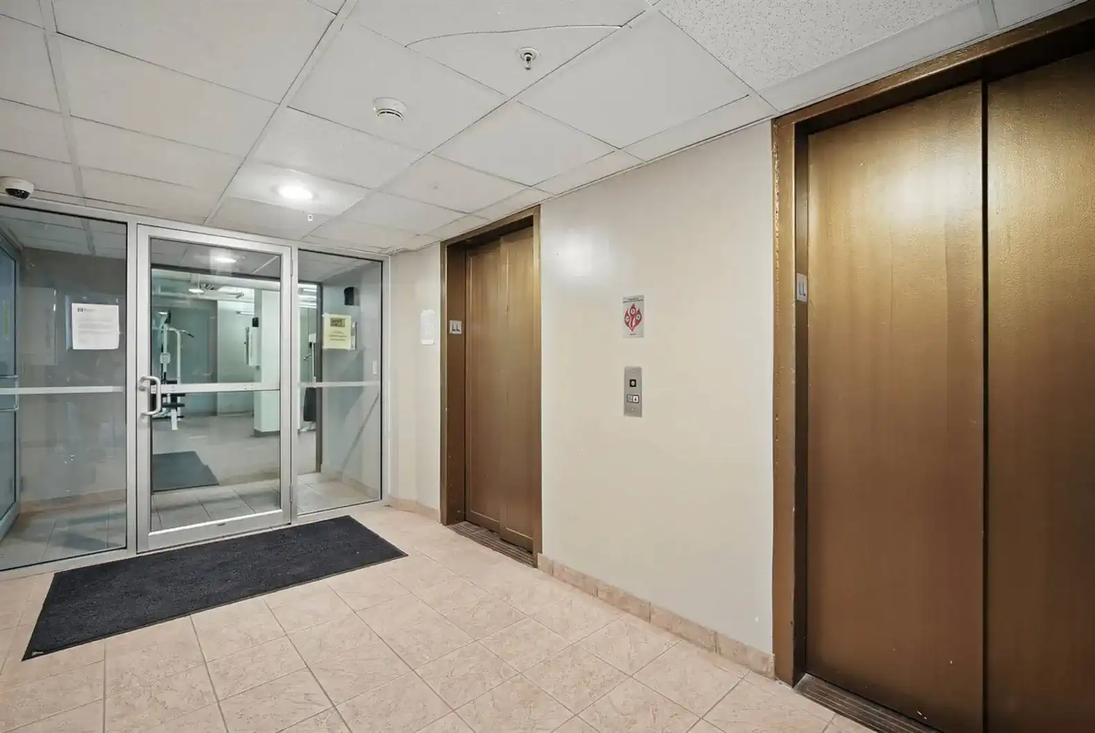 Direct elevator access to the lower-level gym and sauna makes staying fit and relaxed even easier.