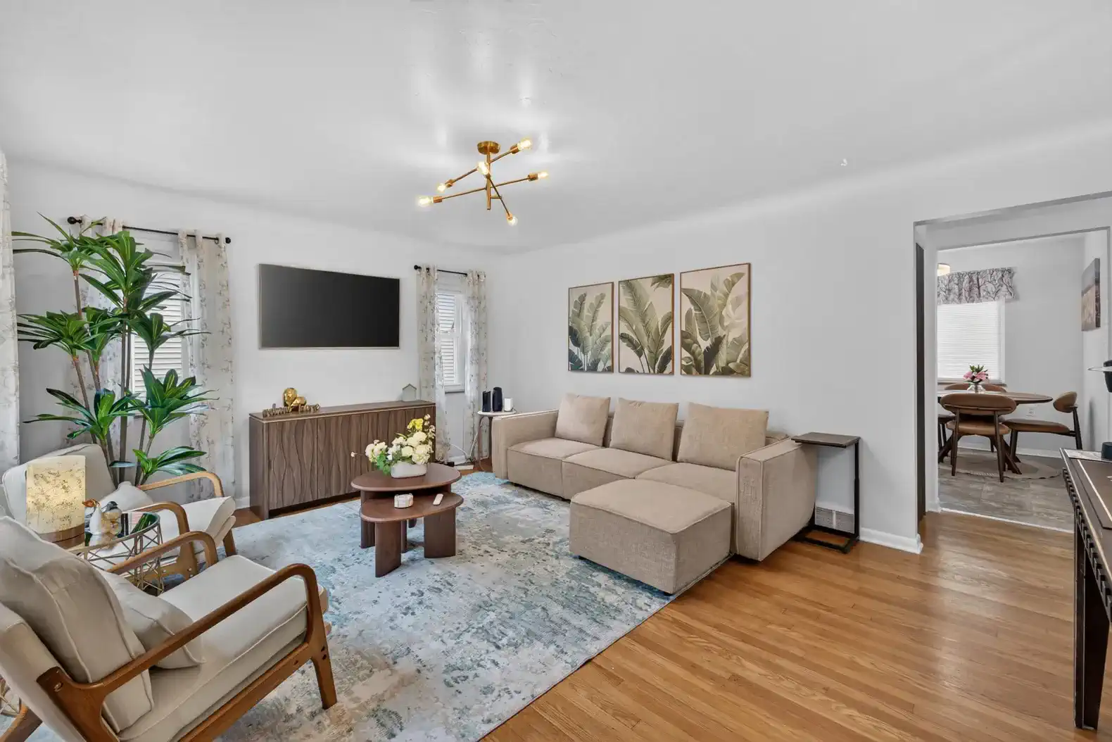 Tres Habitaciones • Cama King • Cerca del Aeropuerto de Cleveland – foto 1