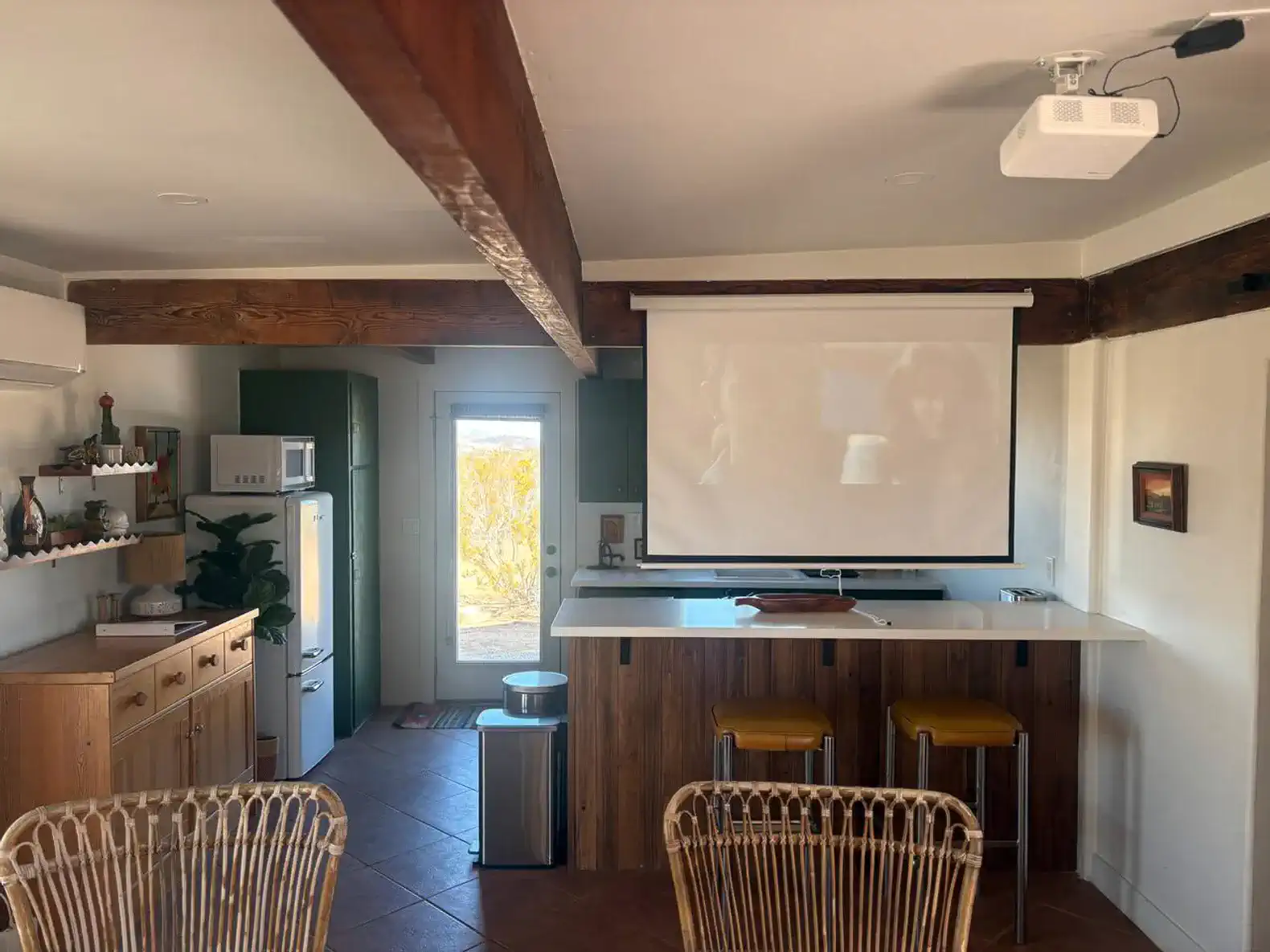 Projector with streaming options