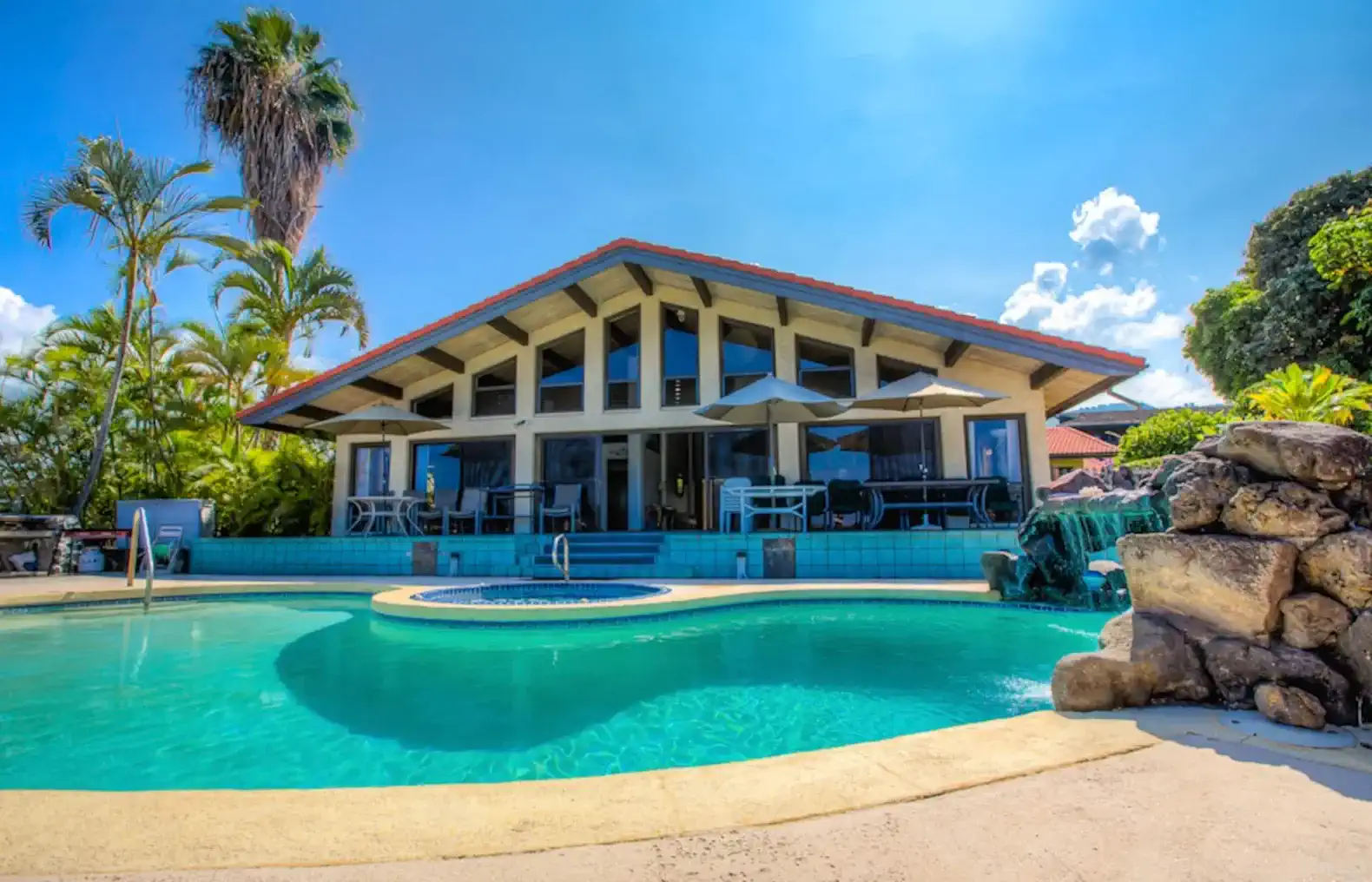 LARGE ocean-view home – photo 1