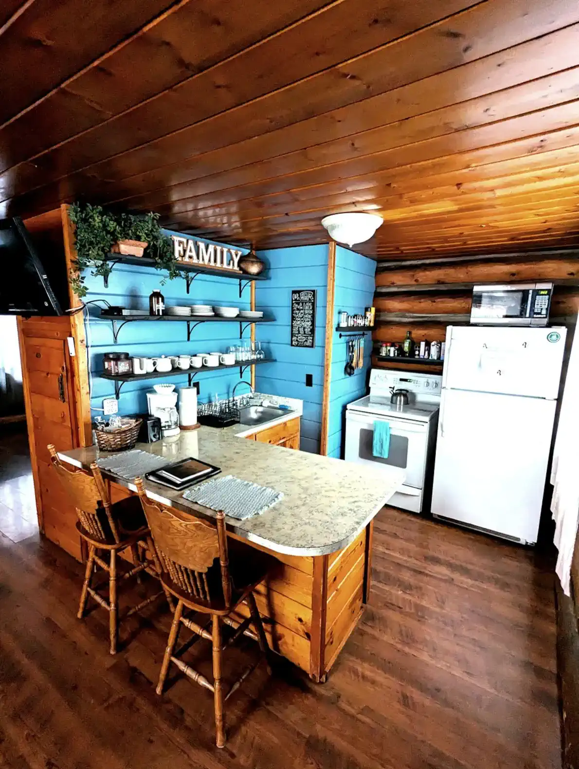 Cozy Cub Log Cabin – photo 4