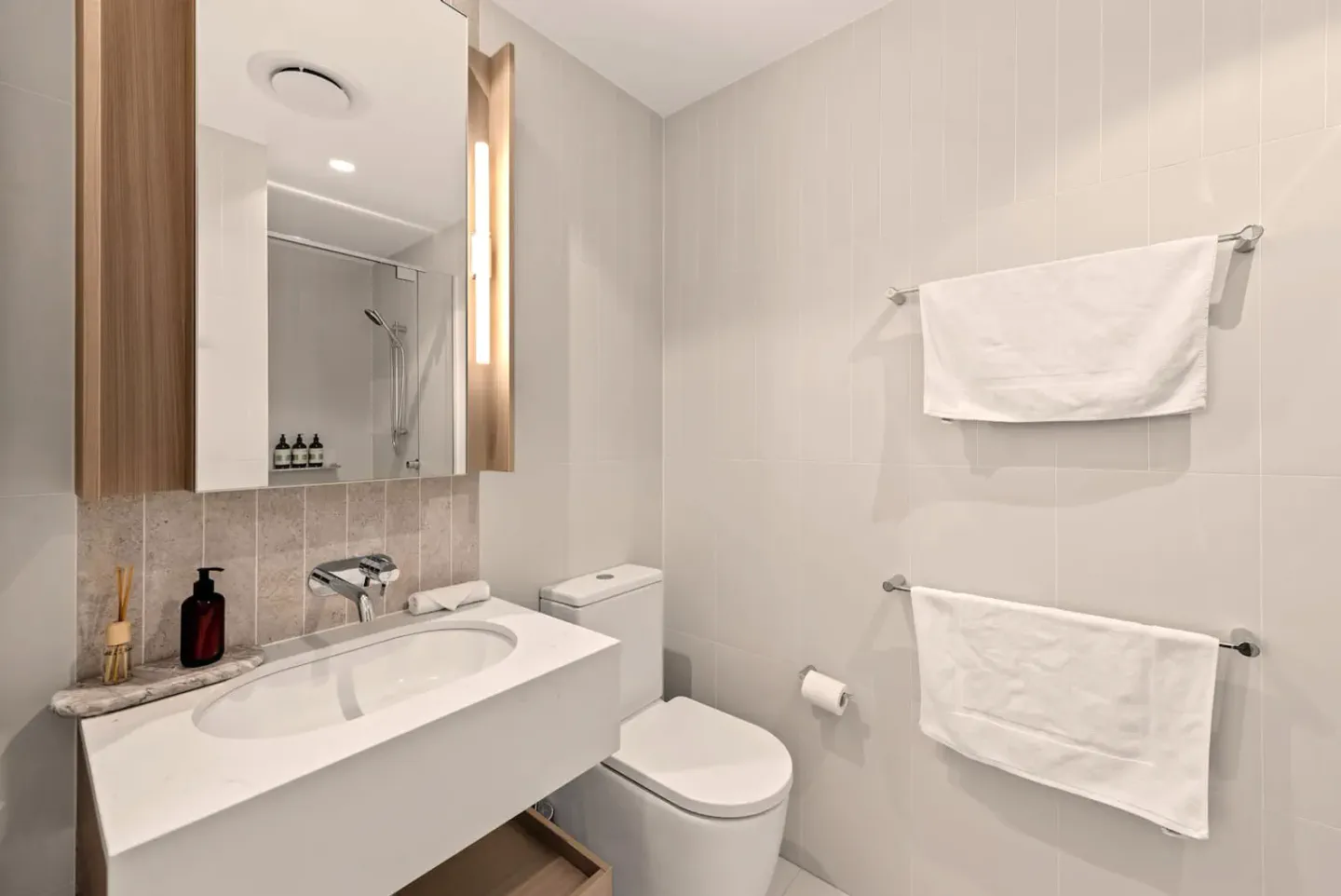 Queen’s Wharf 2BR Cozy Apt with Free Parking – photo 31