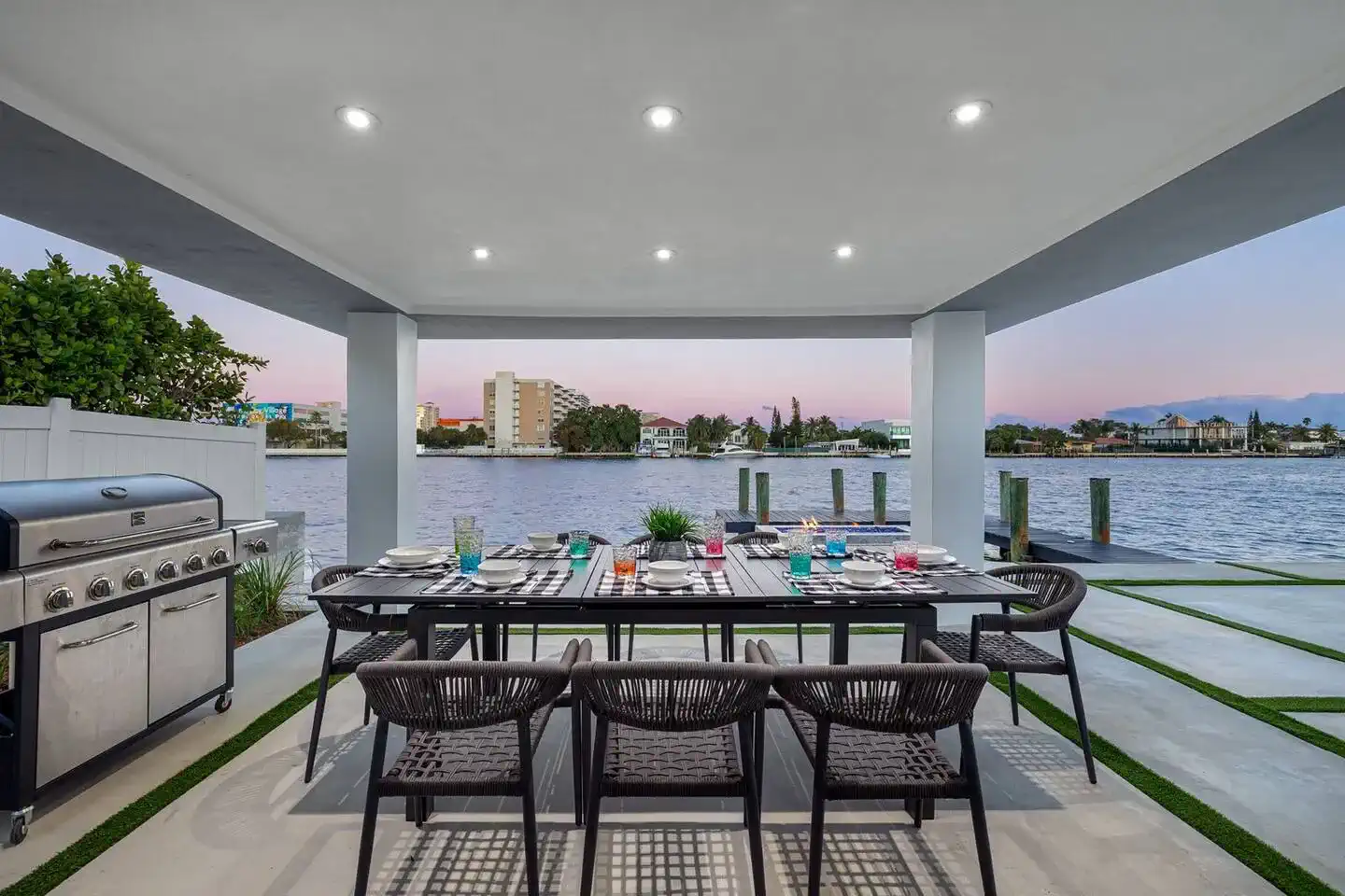 Waterfront Manor in Miami – photo 3