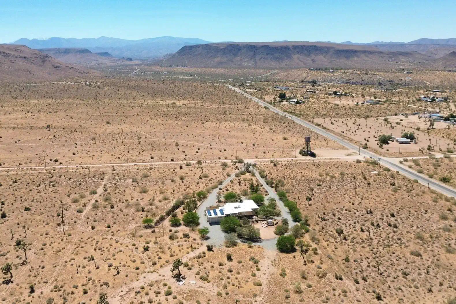 The house sits on 5 private acres, with lush foliage and surrounded by Joshua Tree forests—your very own private oasis in the heart of the desert.