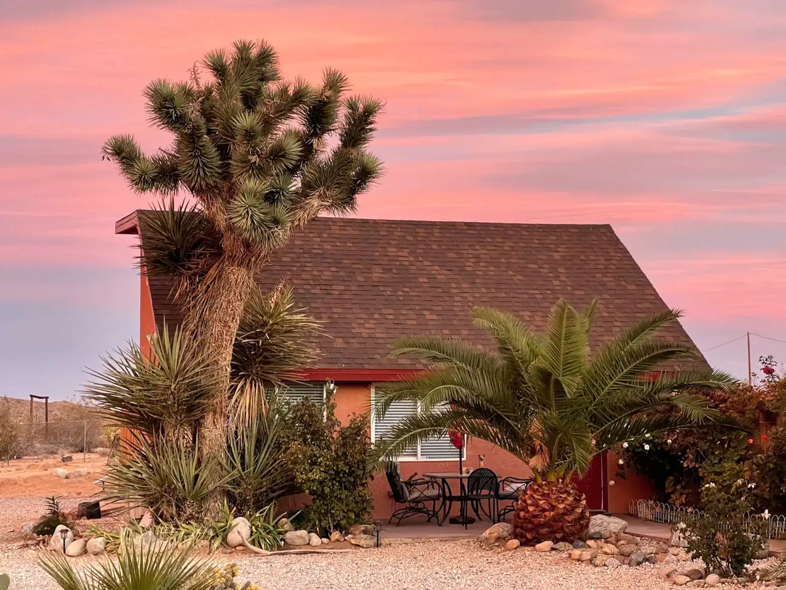 Starlite Casita - Charming Renovated Cabin + Spa – photo 1
