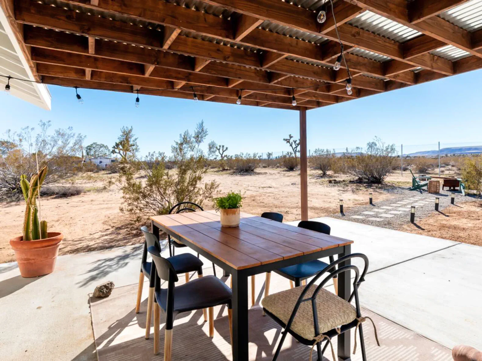 El Duelo del Atardecer — Yucca Valley, CA — vacation rental