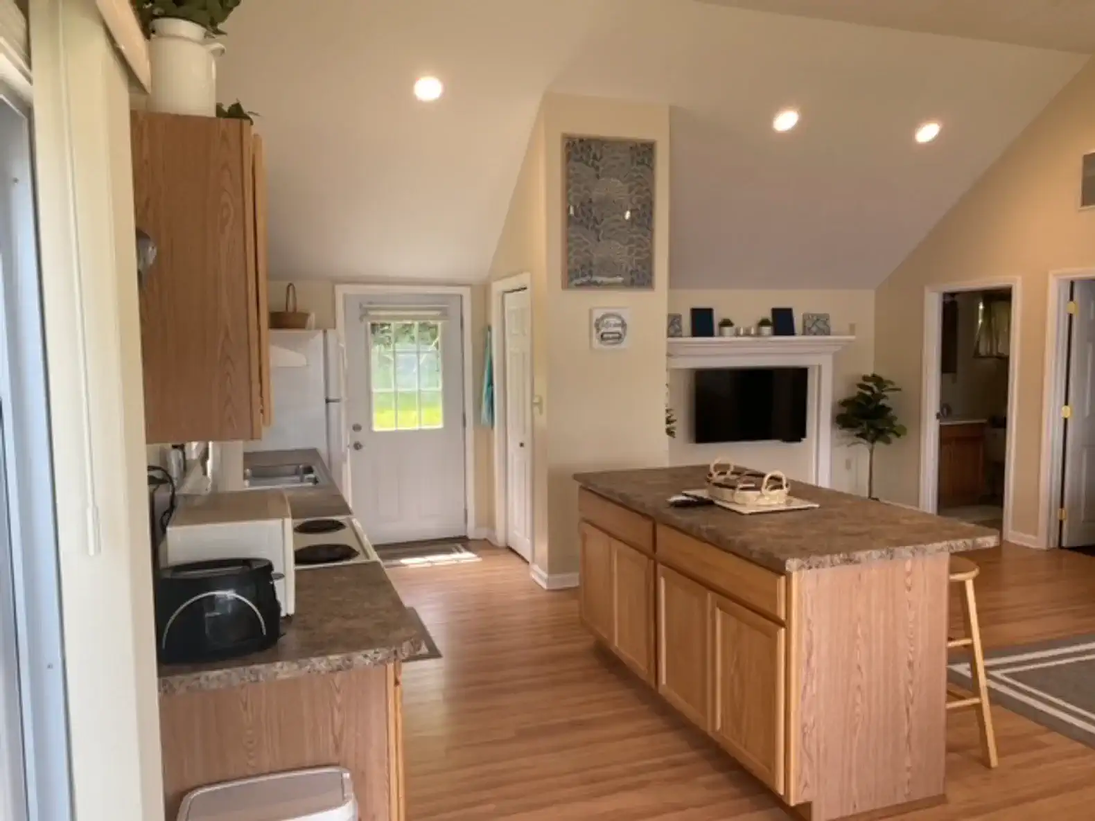 Waterfront Cottage – photo 11