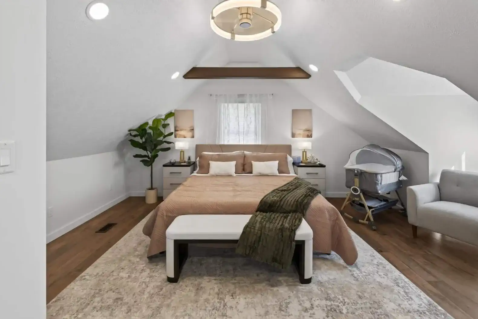 Sleeps Six • Free Parking • Easy Highway Access – photo 1