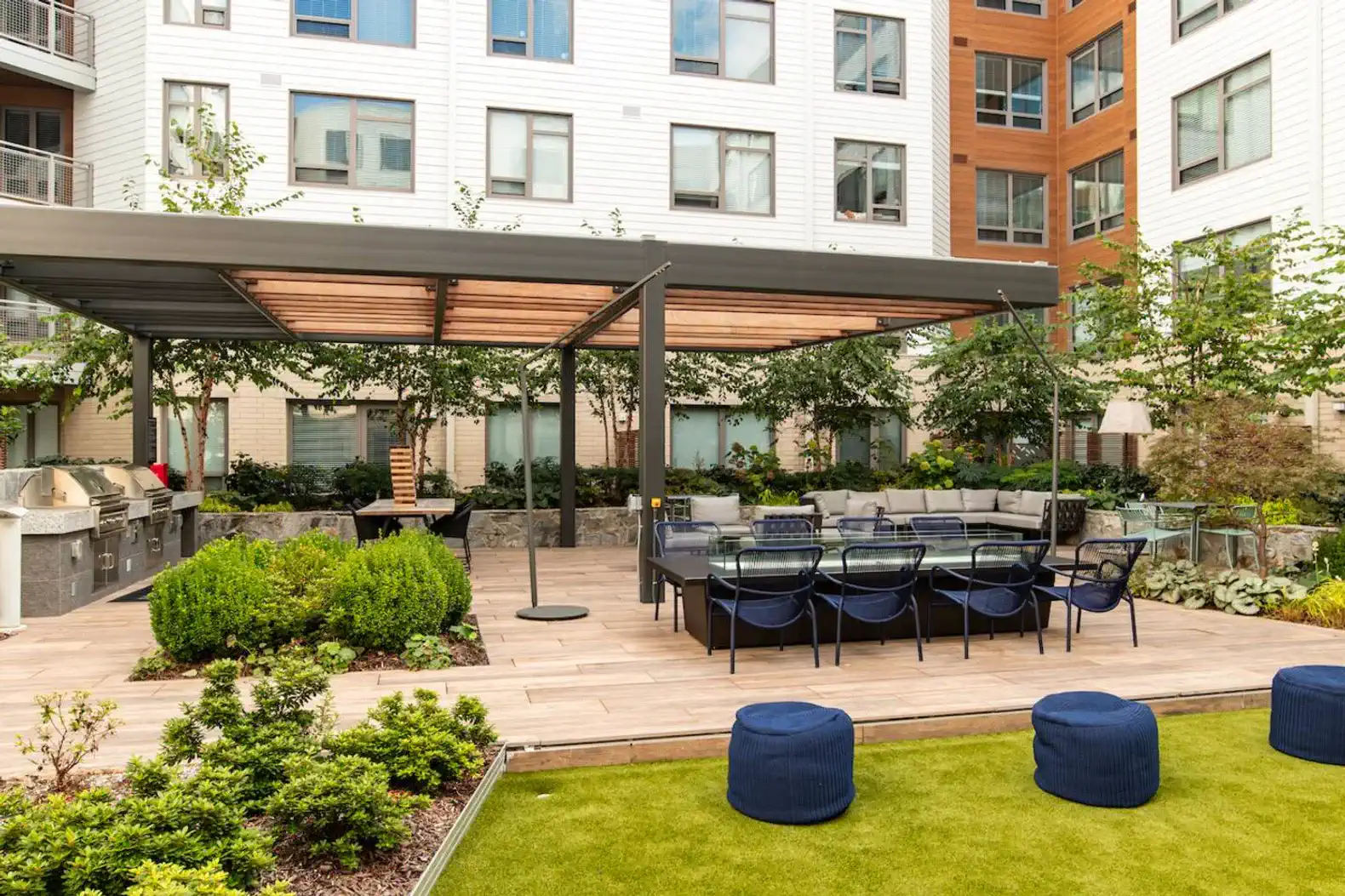 Colorful Ballston Escape | Walk to Mall & Amenties