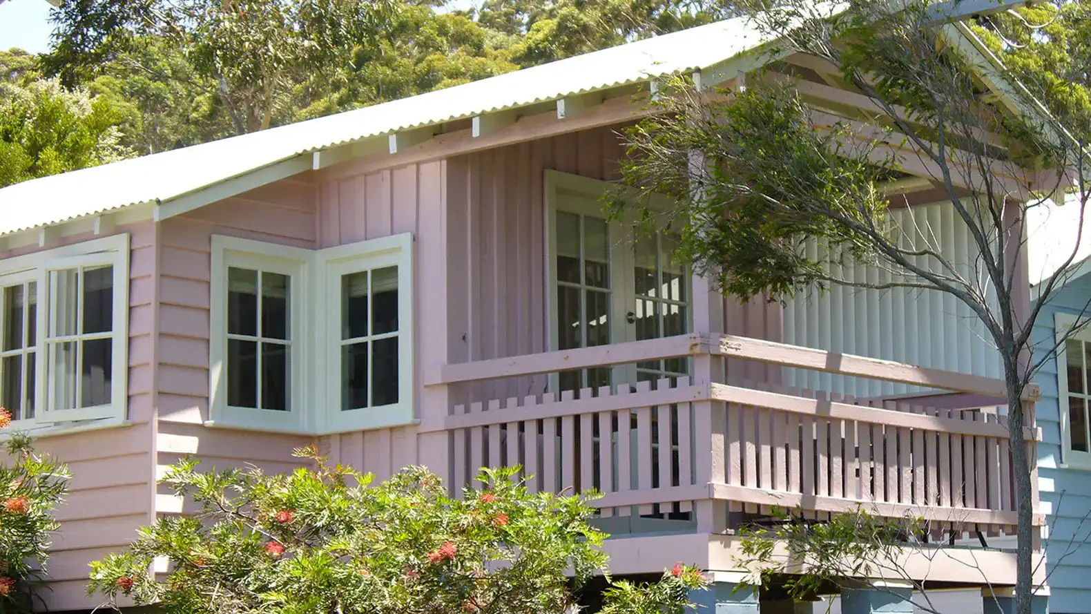 Rose by Hyams Beach Seaside Cottages