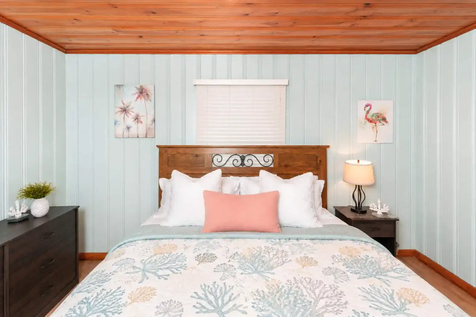 King Bedroom, connects to Jack and Jill Bathroom.  Has closet