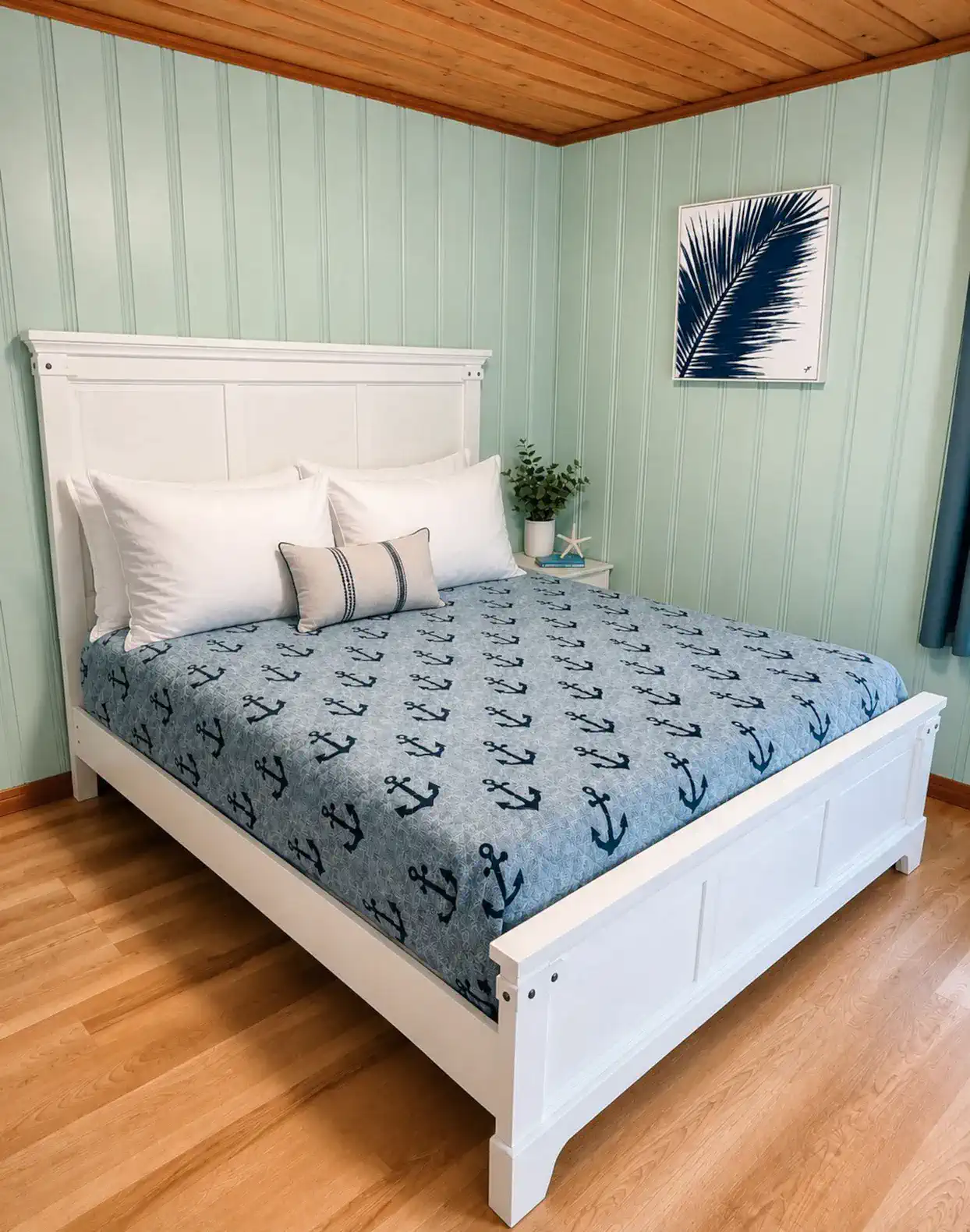 King Bedroom-connects to Jack and Jill Bathroom.  Has a large closet.
