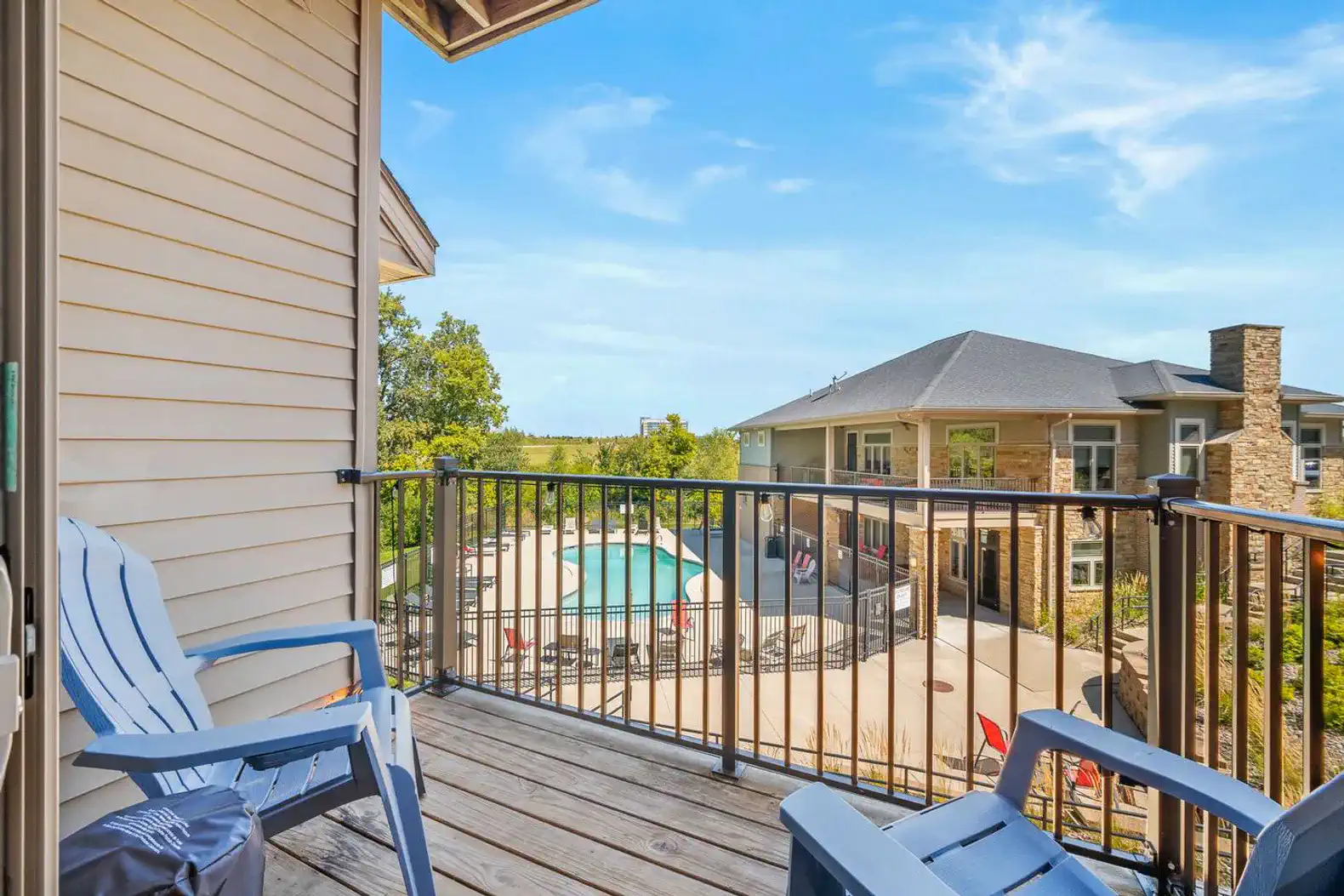 Wooded Views | King Bed | No Stairs