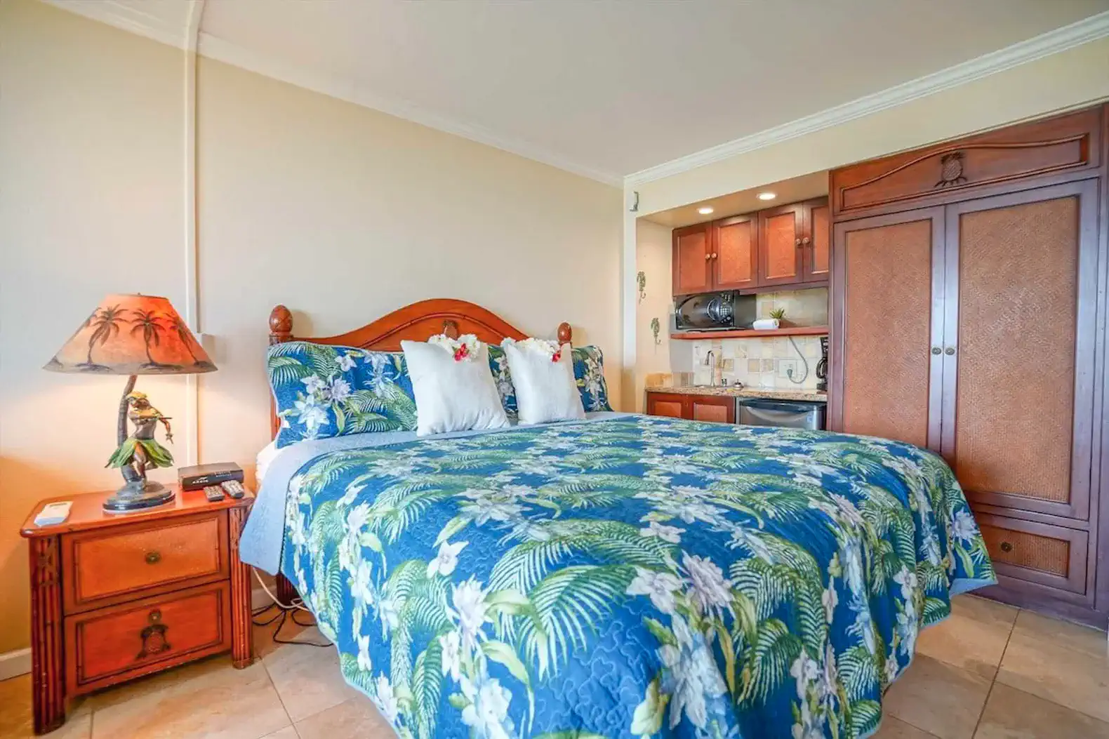 Islander on the Beach 153 Direct Oceanfront Studio – photo 4