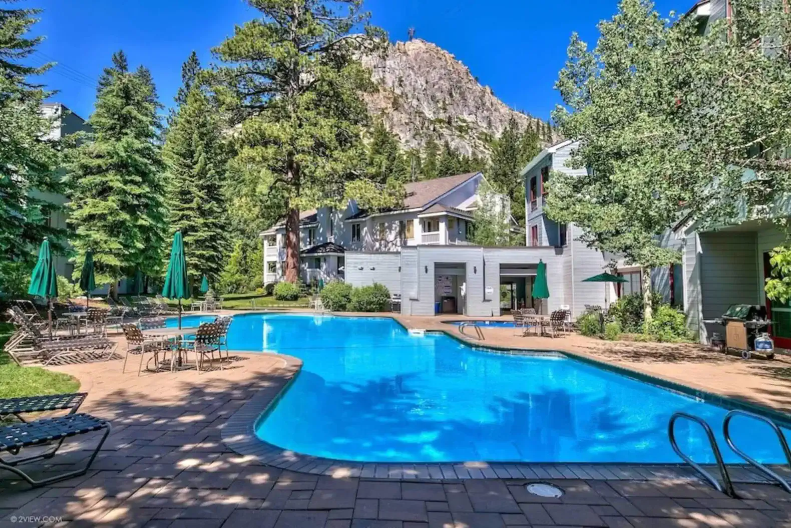 Palisades Tahoe Lodge