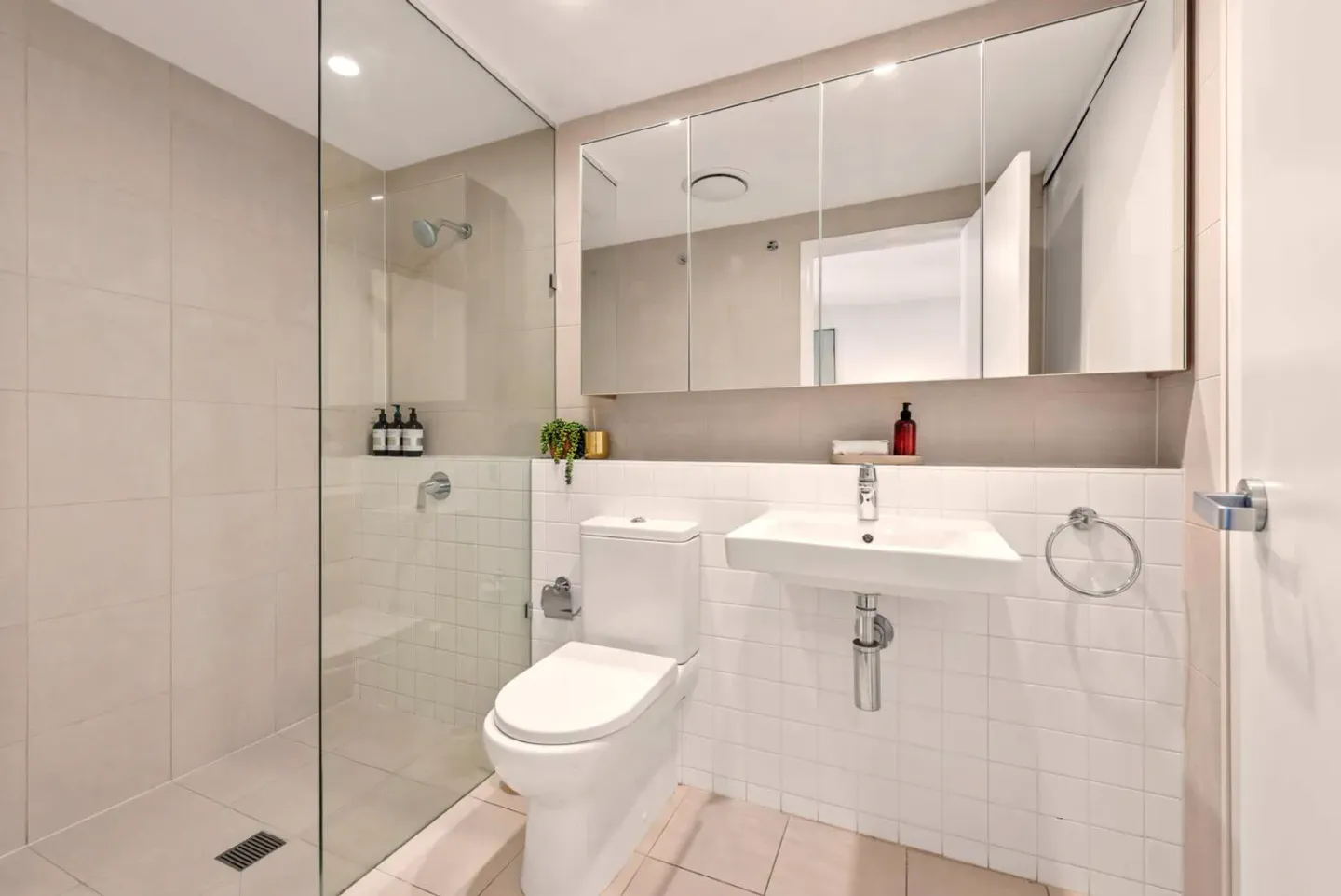 James St Modern 1BR Apartment Pool Parking - Apartment – Foto 12