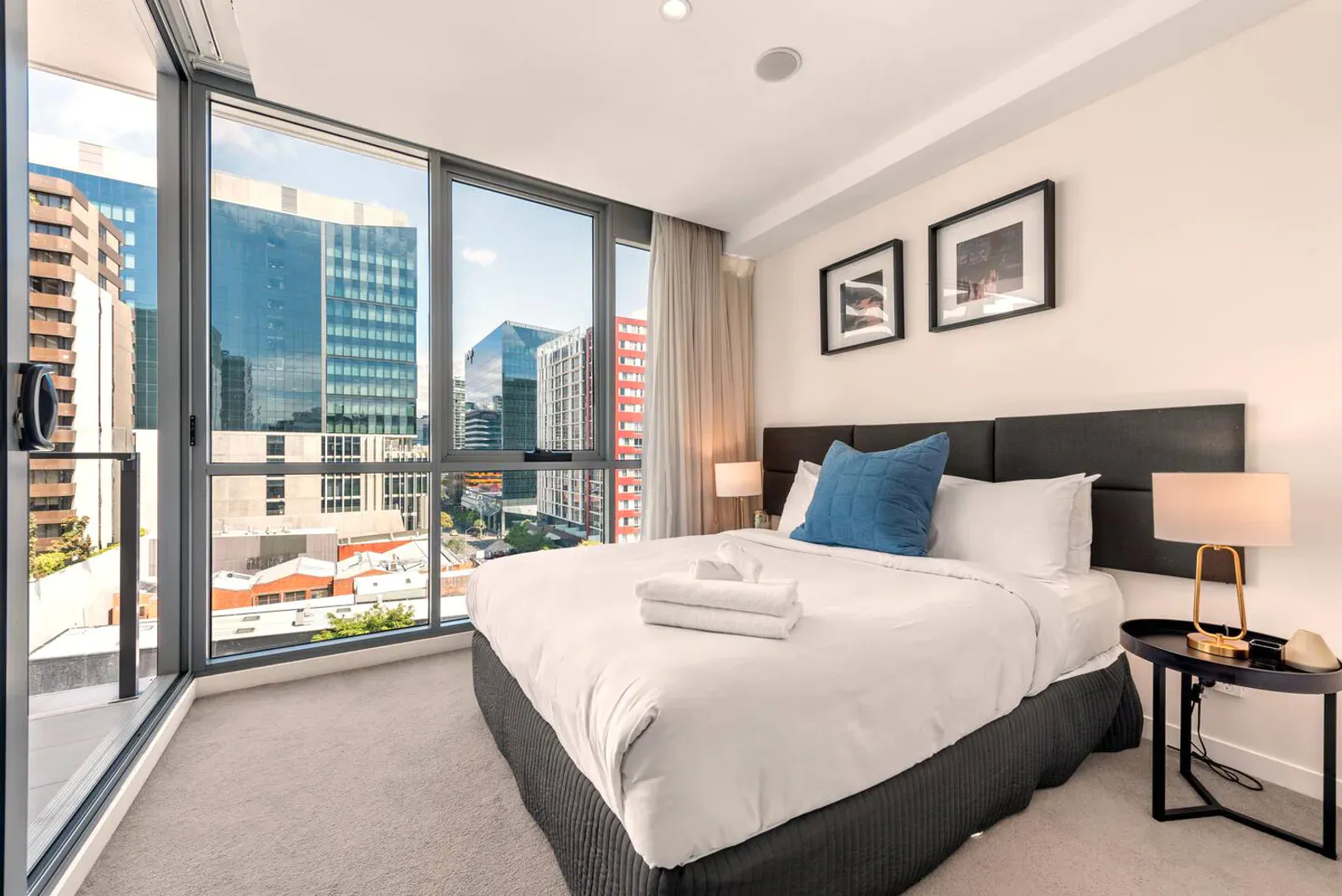 James St Modern 1BR Apartment Pool Parking - Apartment — Newstead, Queensland — vacation rental
