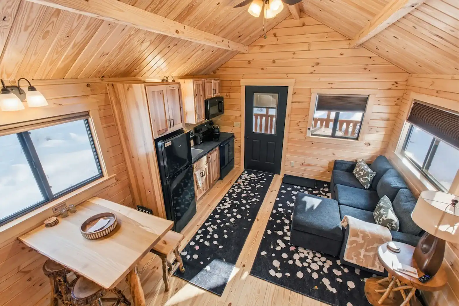 Grapevine Cabin photo 2